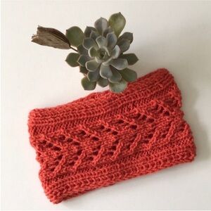 New Women’s Hand Knit Coral Headband OS
